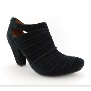 EARTHIES Black Suede Leather Chunky Heel Cut Out Booties 8.5